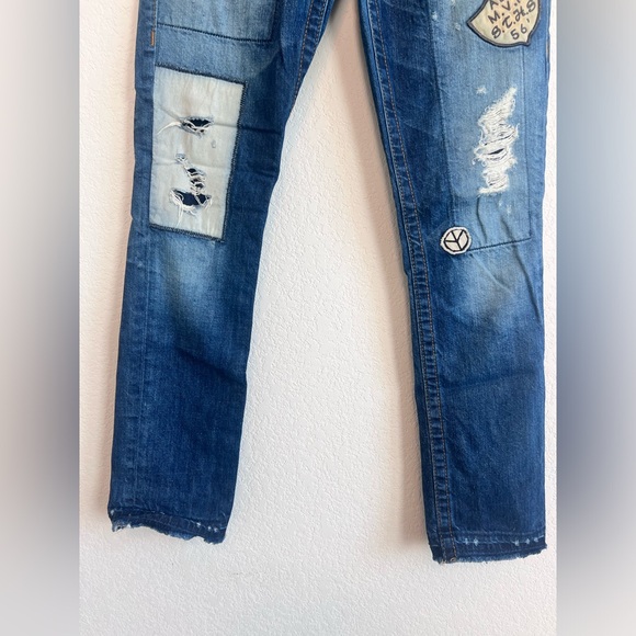 True Religion Boyfriend Patch Low Rise Jeans Size 24 - Picture 3 of 10